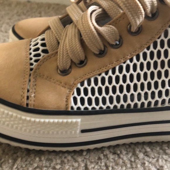 Shoes - Picture 4 of 8